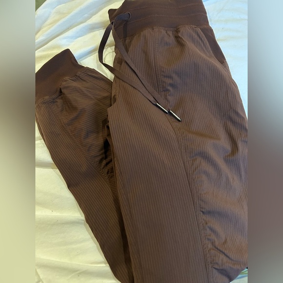 Lululemon Dance Studio Mid-Rise Jogger *Full Length Java — NWOT - Picture 10 of 11